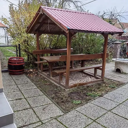 Ebredj Nalunk Pihenohaz Апартаменты